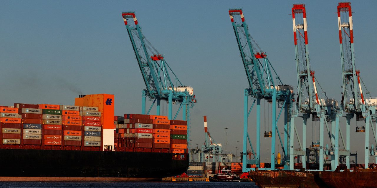 U.S. Import Prices Fell in July