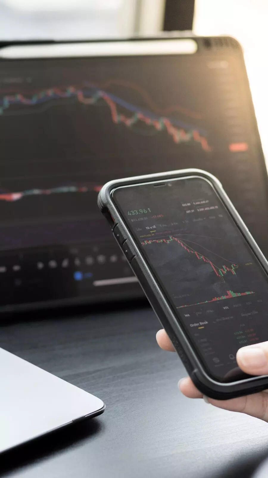 Hindustan Unilever among 5 stocks crossing below VWAP, signalling bearish trend