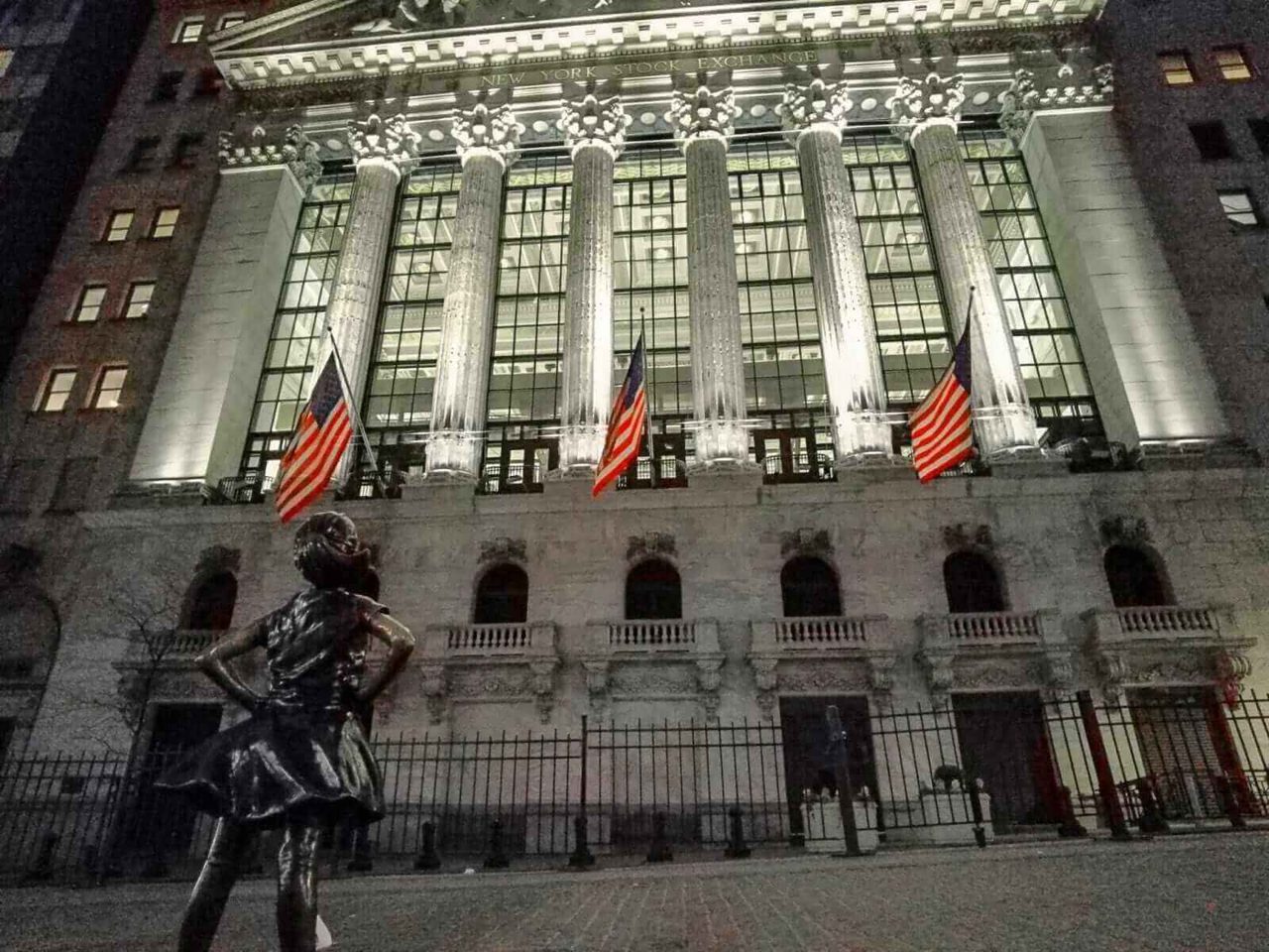 AI Valuation Fears Drive Nasdaq to 5-Week Low
