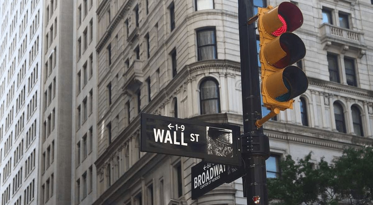 US futures edge higher ahead of PMI data as Iran sanctions and oil remain in focus: Dow Jones, S&P, Nasdaq, Wall Street