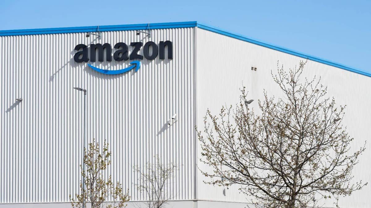 Amazon's $25 multi-tool features 21 gadgets in one pocket-size design