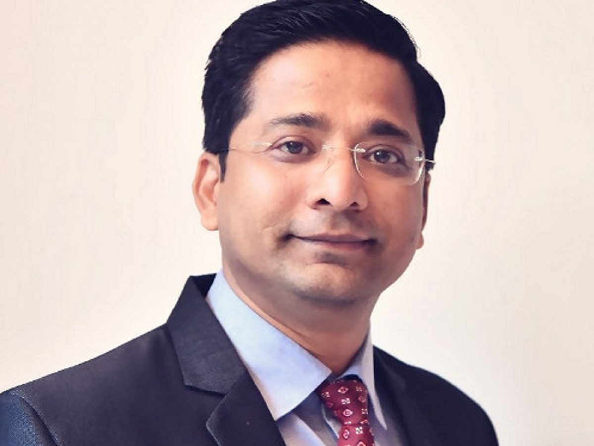 Axis Securities urges Indian large-cap rotation as midcap rally narrows safety margins