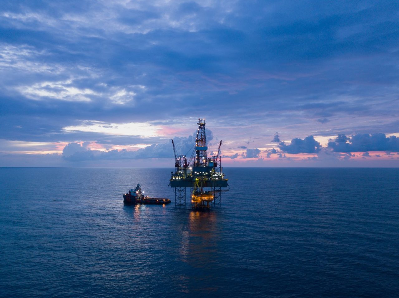 Crude Prices Ease on US Crude Oil Inventory Surge