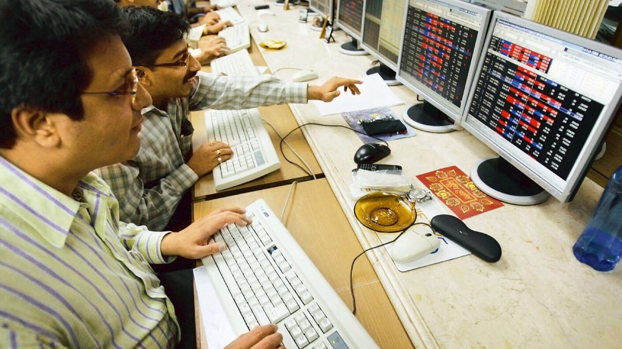 Top Gainers &amp; Losers on 5 August: Hindustan Copper, OLA, HFCL, Mphasis, Tata Capital among top gainers
