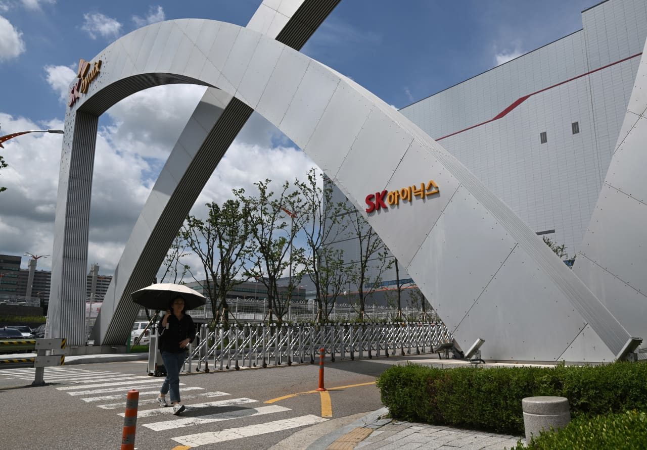 SK Hynix shares sent sprawling once more as earnings miss steepens decline