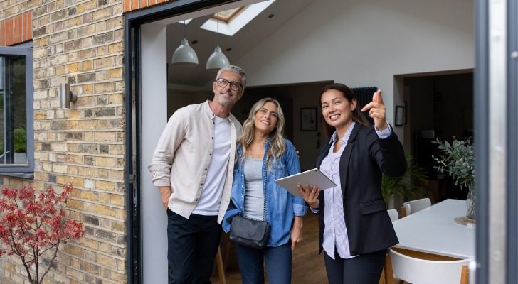 Can I Avoid Taxes When Downsizing After Netting $800k From a Home Sale?