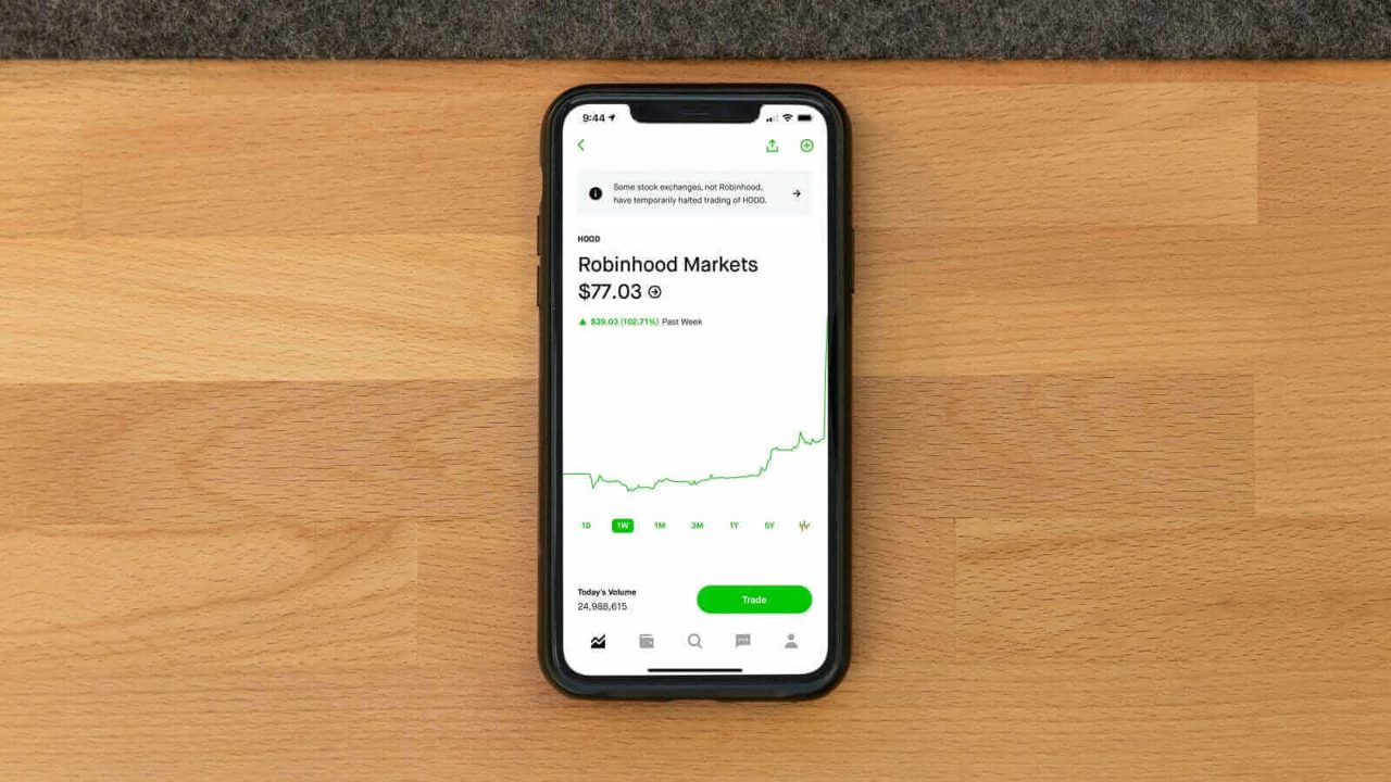 HOOD Stock Alert: Robinhood Set to Launch Crypto Trading in UK This Week