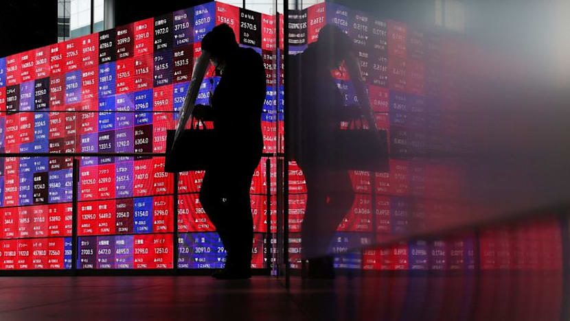 Asia shares dip as $90 oil fans rate hikes, tech earnings loom