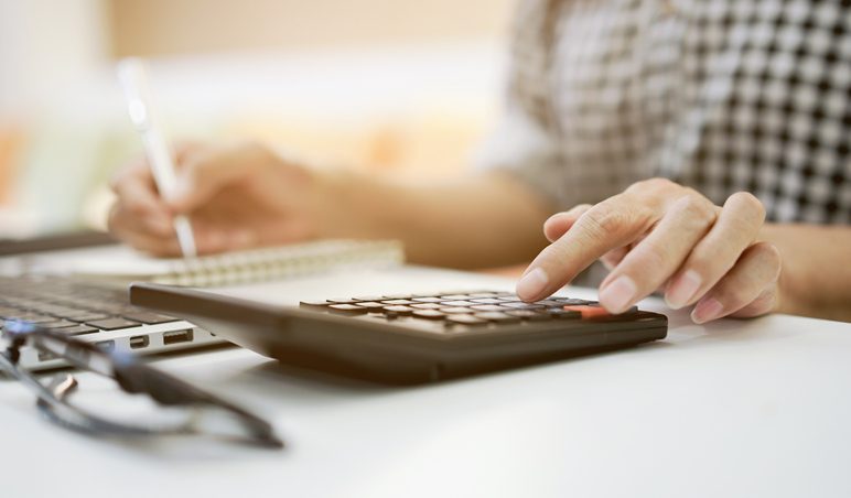 I'm 50 With $650k in a 401(k). Should I Convert to Roth Each Year Up to the 24% Tax Bracket Limit?