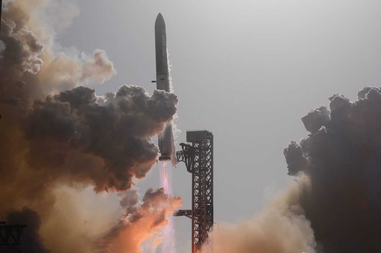 SpaceX races toward Musk’s $1 trillion dream—just as insiders can start selling