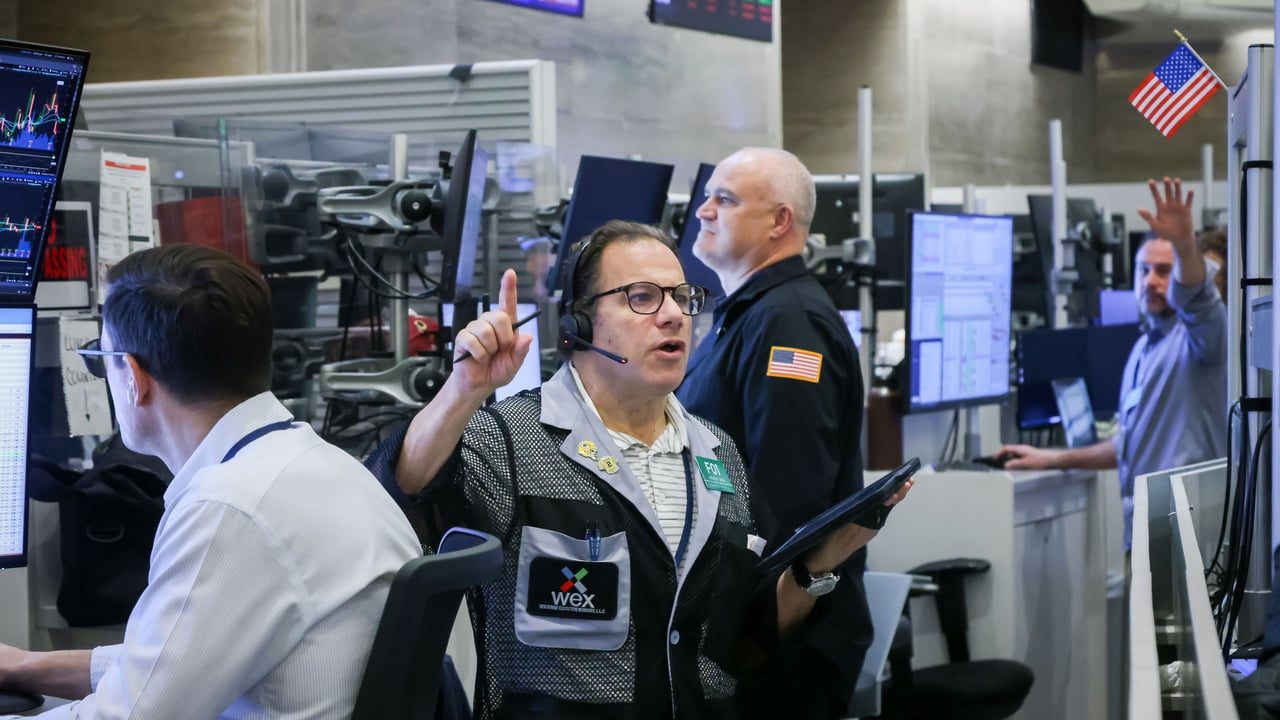 Dow futures rise 535 points after Trump cancels Iran strikes