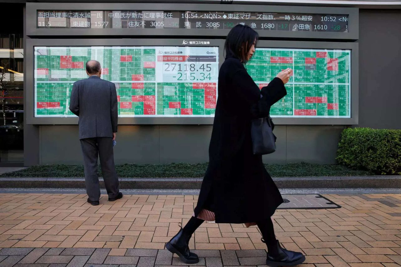 Global Market: Japan's Nikkei slips 2% as tech selloff offsets gains in broader market