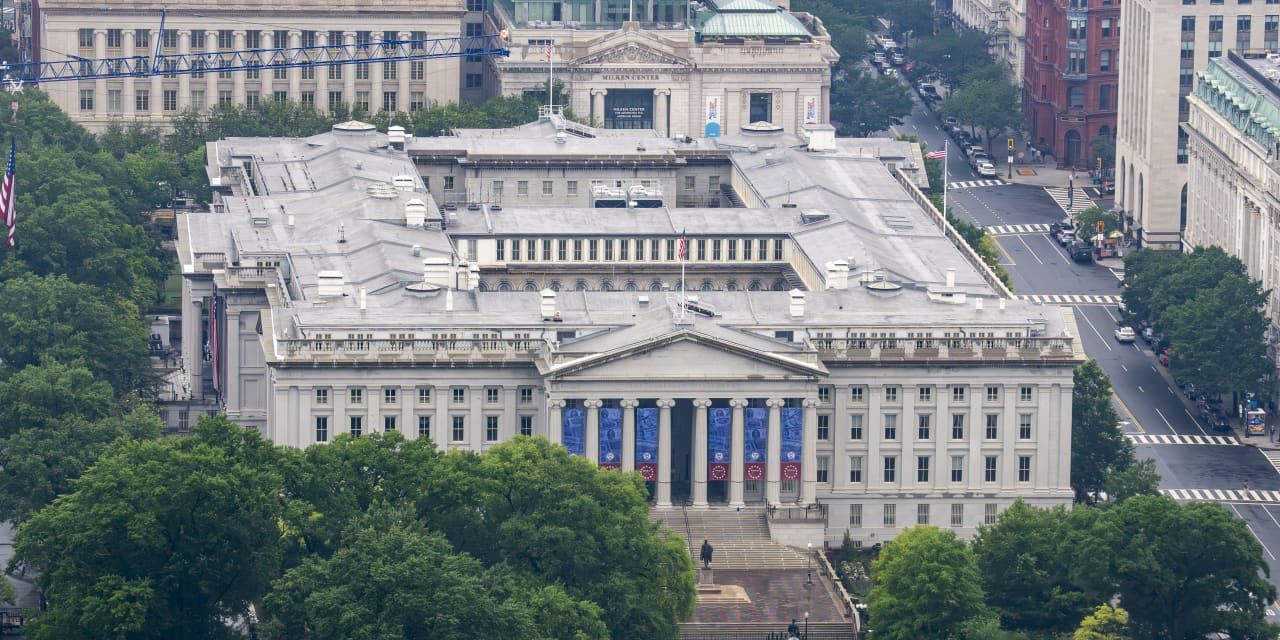 U.S. Treasury Raises Borrowing Estimate to $739 Billion for the Quarter